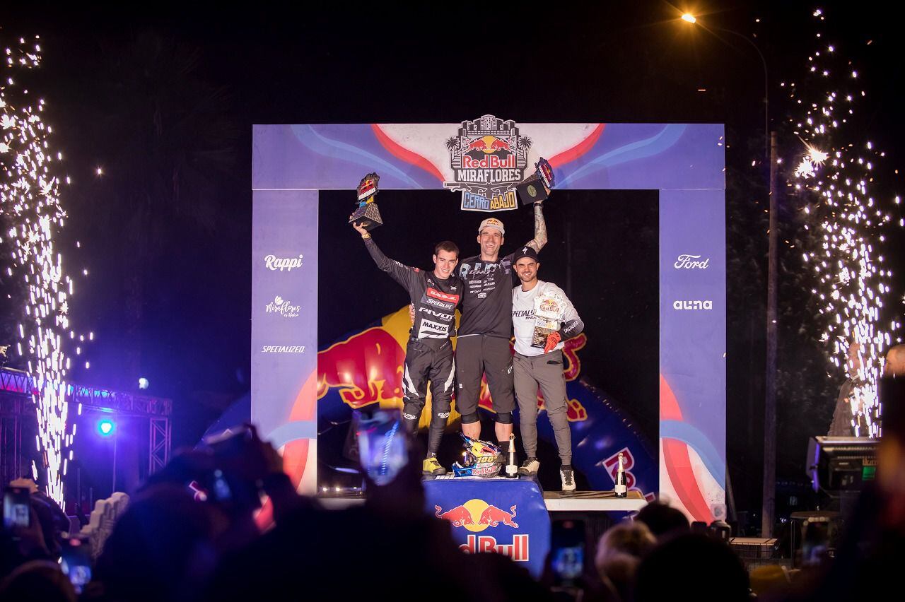 Impresionante competencia de ciclismo: así fue el Red Bull Miraflores Cerro Abajo