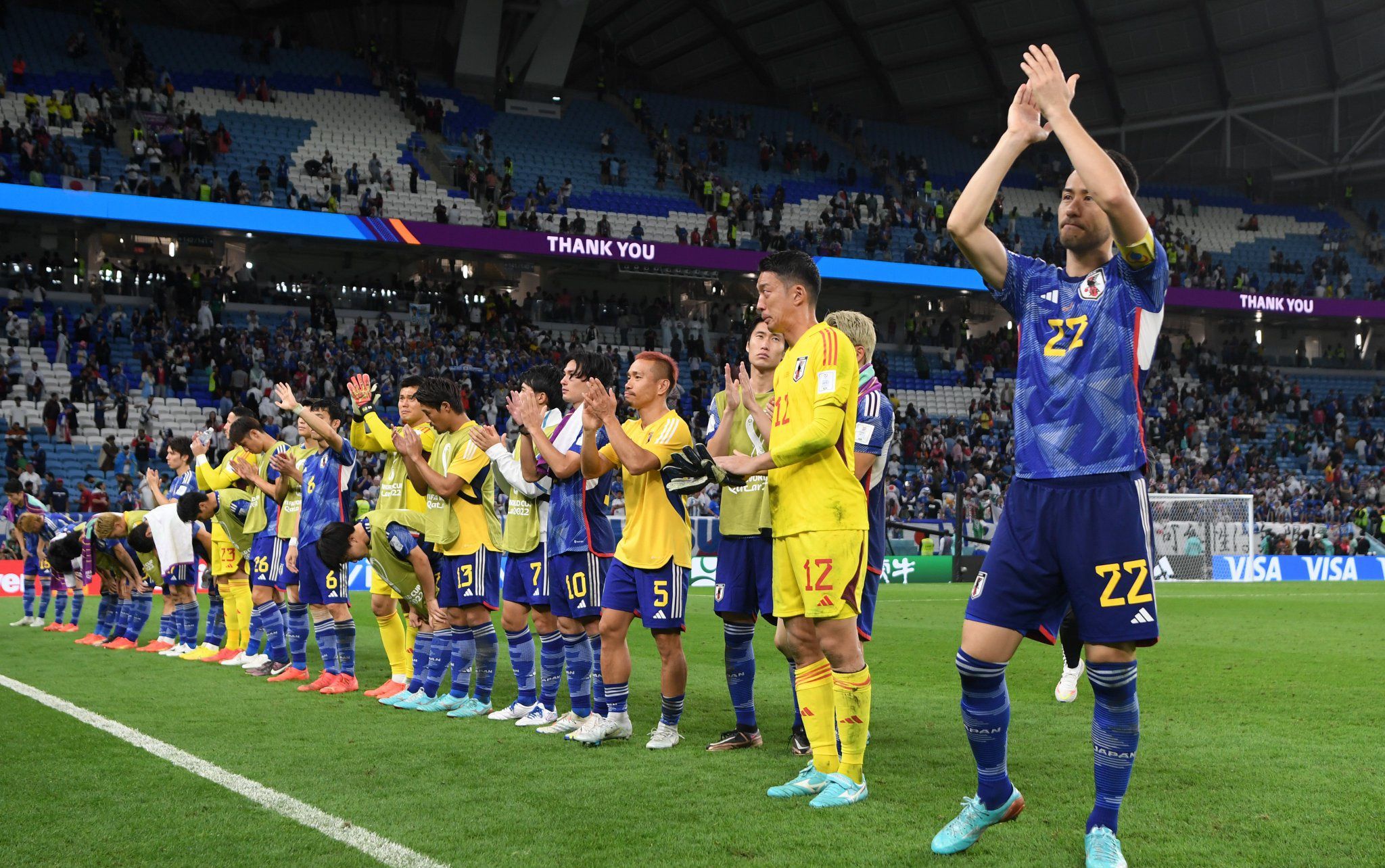 Selección de Japón se despide de sus hinchas tras quedar eliminada de Qatar 2022. (Foto: EFE)