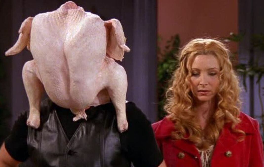 En este episodio, los amigos recuerda su peor Día de Acción de Gracias y Joey aparece con un pavo en la cabeza. (Foto: HBO Max)