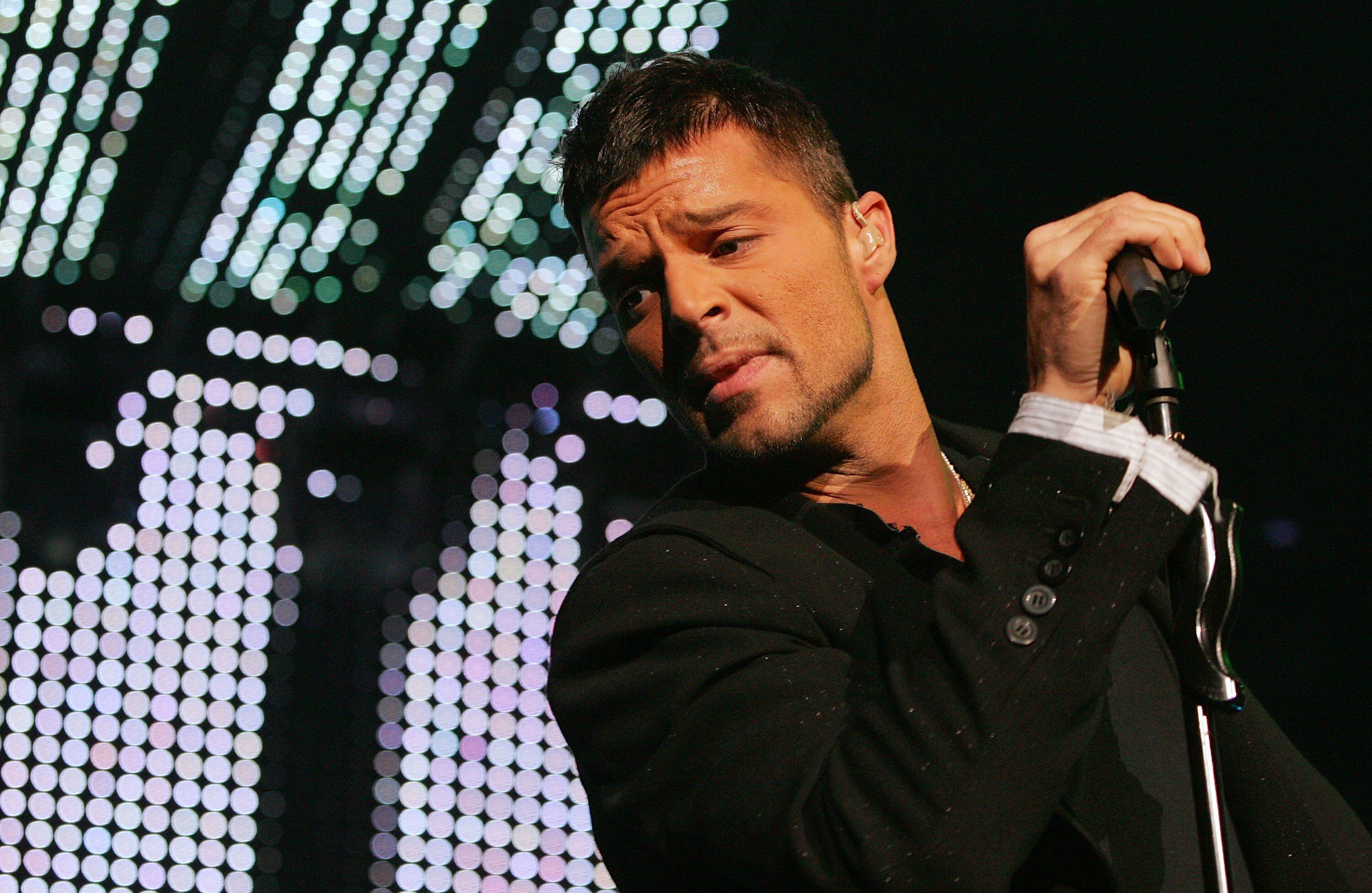 Ricky Martin enfrenta una denuncia por violencia doméstica y emiten una orden de alejamiento en su contra