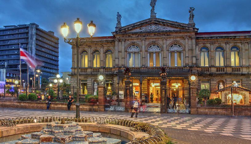En la ciudad de San José de Costa Rica puedes ingresar al Teatro Nacional, en la plaza Juan Mora Fernández. 
(Foto: iStock)