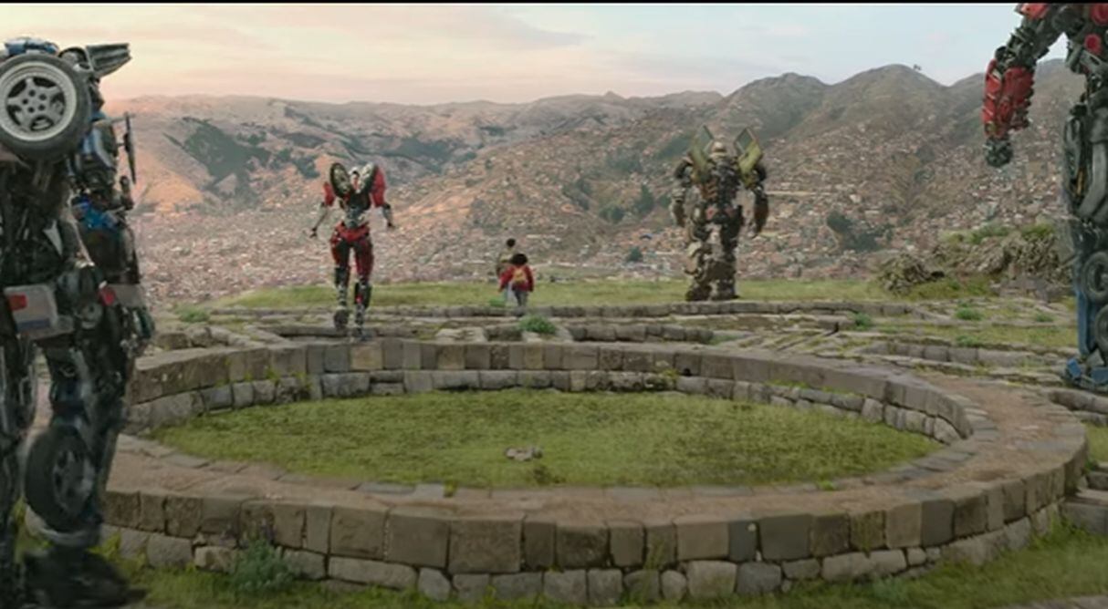 La Plaza de Armas de Cusco y Sacsayhuamán aparecen en el tráiler oficial de “Transformers: Rise of the Beasts”. (Foto: Captura)