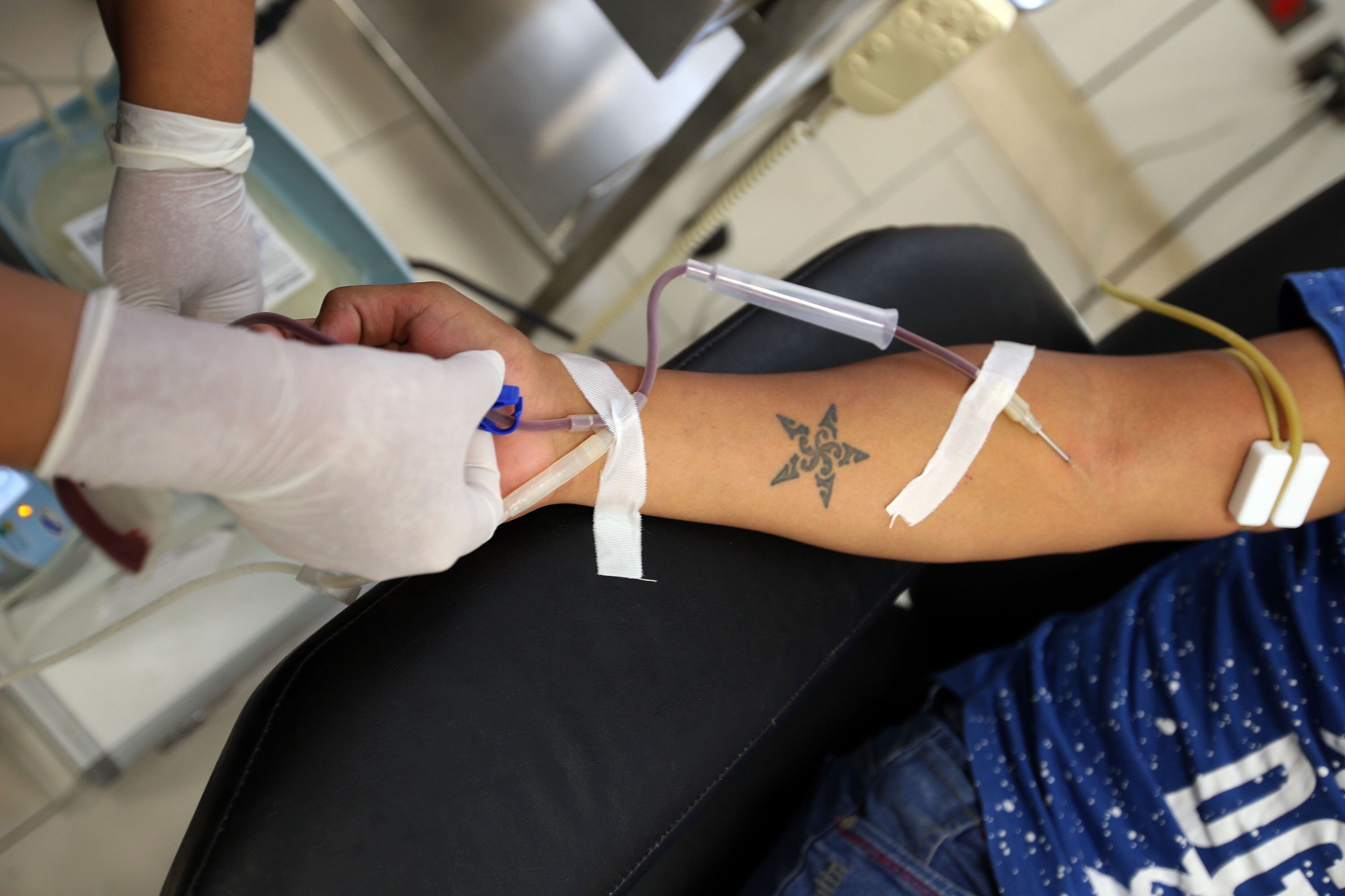 Las personas con tatuajes o perforaciones en el cuerpo pueden donar sangre luego de un año (Foto: GEC)
