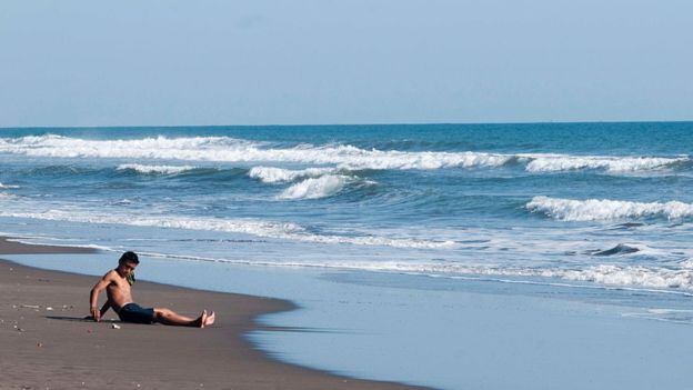 El Salvador tiene hermosas playas, pero no es en eso lo que más se conoce del más pequeño de los países centroamericanos. Foto: AFP