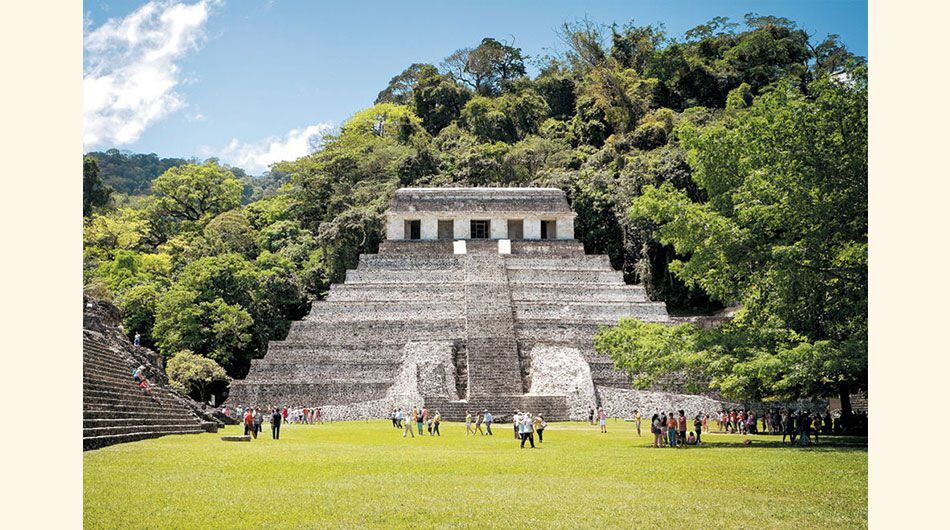 El sitio arqueológico de Palenque, Chiapas: Es una las ciudades más notables del mundo maya. Está ubicada en una región de selva tropical, por lo que además de visitar su célebre zona arqueológica, adéntrate a su naturaleza en las cascadas de Agua Azul y Misol-há. (Foto: Milen)