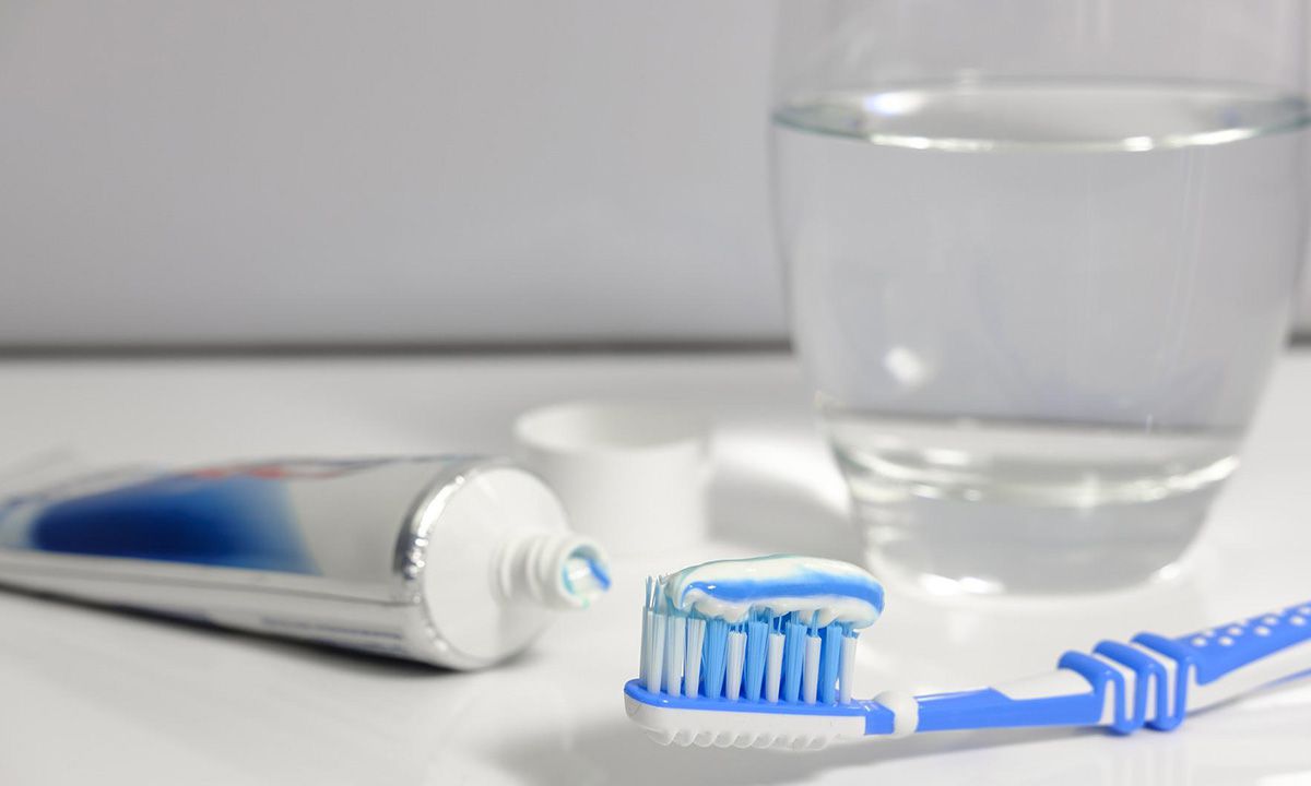 ¿Cuál es el cepillo de dientes adecuado para tu boca? 3 tips que te ayudan a encontrarlo