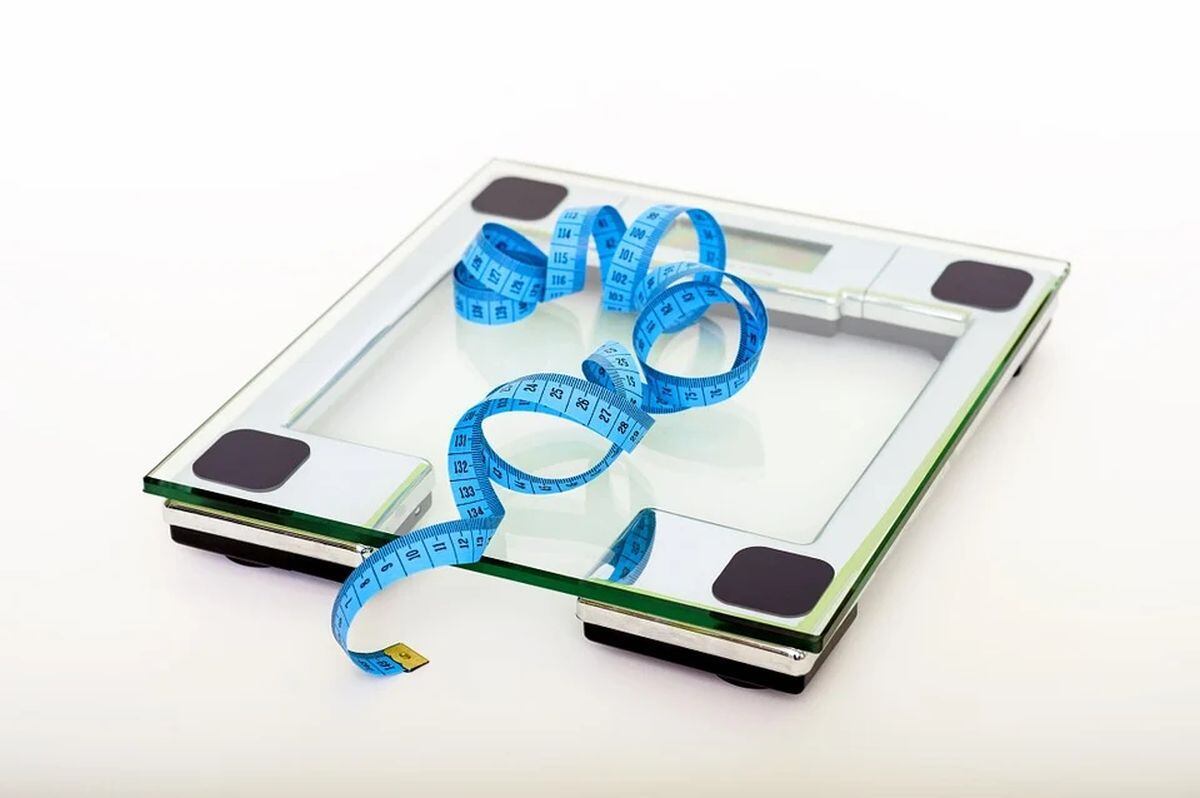Para lograr el peso ideal debe hacer cambios en el estilo de vida, tanto a nivel de la alimentación como en la práctica de actividad física (Foto: Freepik)